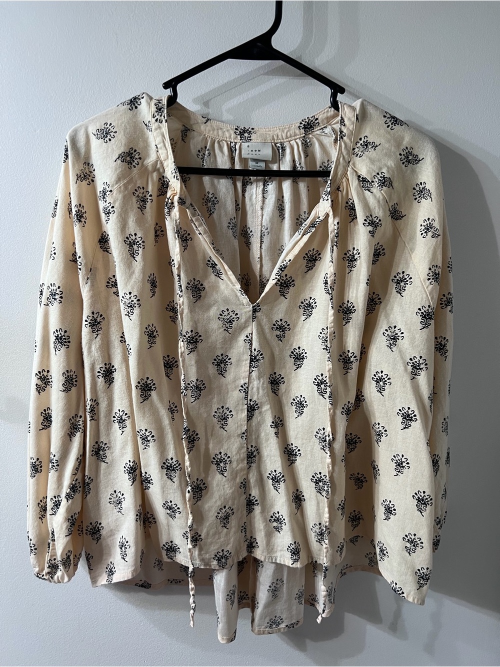 A New Day. Light Cream Floral Tie-Neck Blouse. Medium.